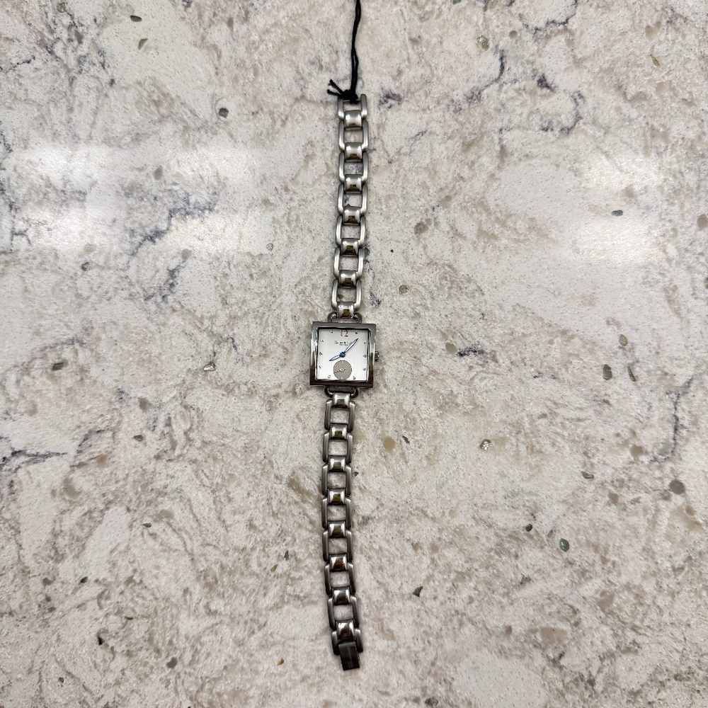 Pre- Owned - Women's Kenneth Cole Silver Sone Stainless‎ Square  watch - Picture 3 of 9